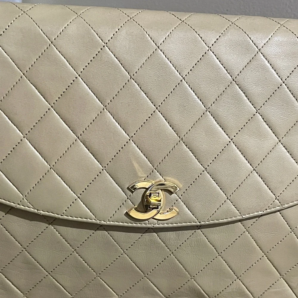 Auth CHANEL Beige Single Flap Shoulder Chain Bag 24k Gold CC Quilted Lambskin - Picture 4 of 11